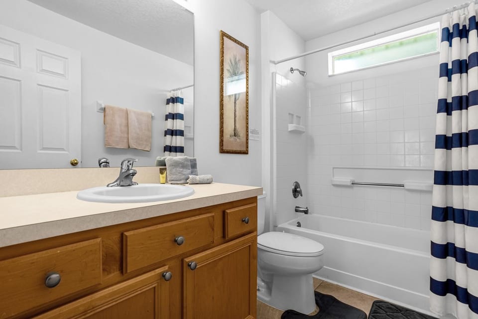 Shower, Toilet, Bathroom, Bath, towels