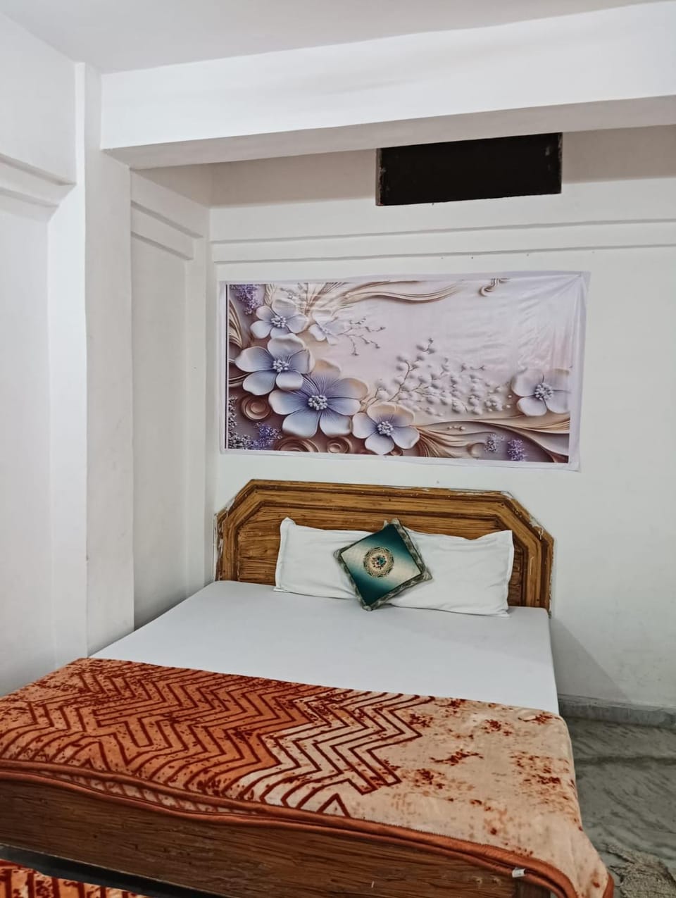 Bed, Decorative detail, Bedroom