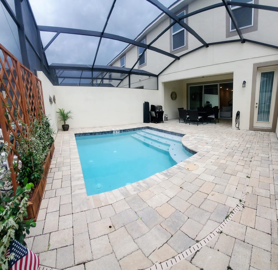 Swimming pool, Swimming pool