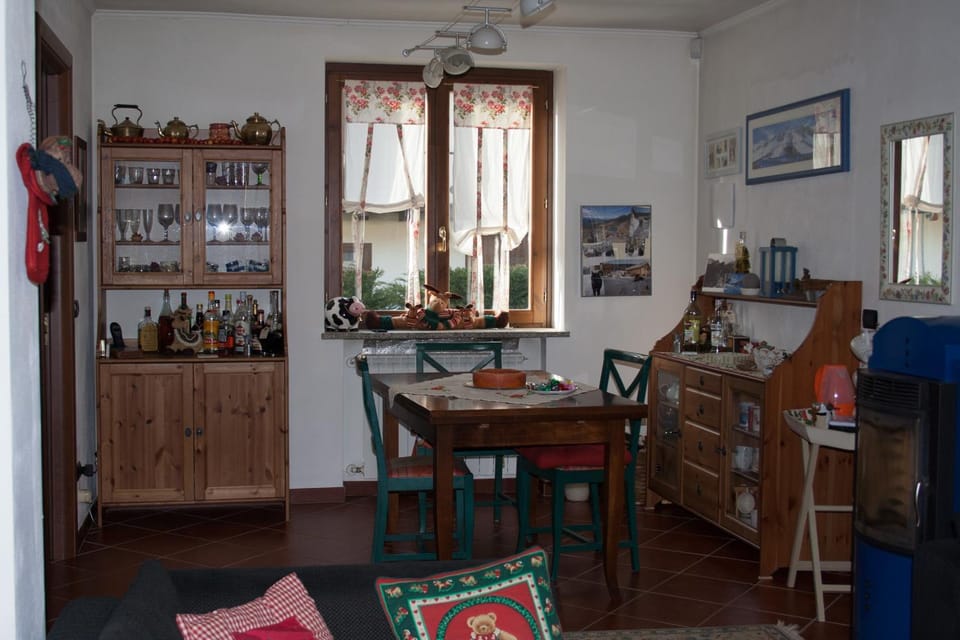 Lounge or bar, Food