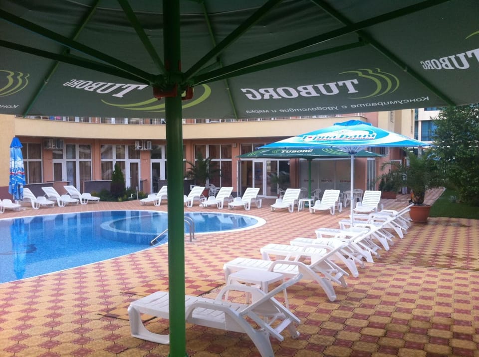 Swimming pool, Swimming pool