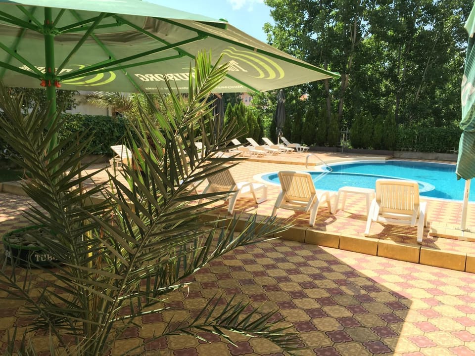Swimming pool, Swimming pool