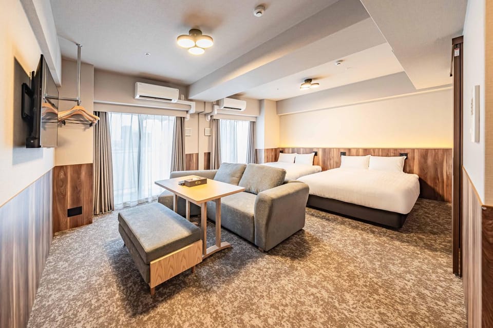 Bed, TV and multimedia, Living room, Photo of the whole room, Seating area, Bedroom, air conditioner