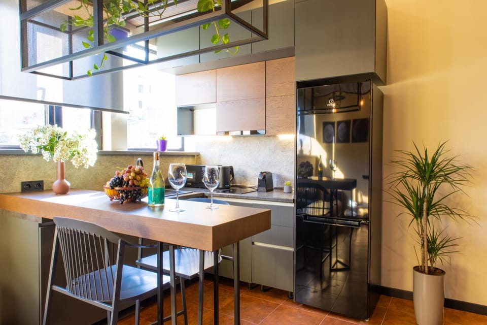 Coffee/tea facilities, Kitchen or kitchenette, Dining area, minibar, oven