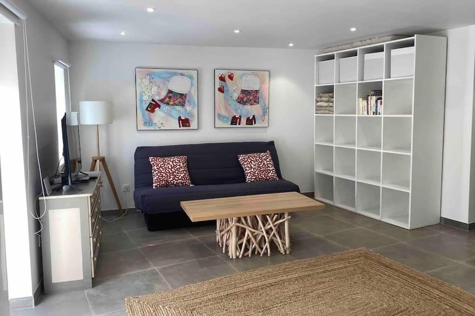 Magnifique studio indépendant 35m2 proche du lac et au coeur du village House in French Riviera