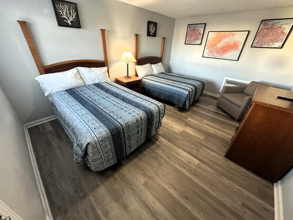 Pirates Cove Motel in Carolina Beach
