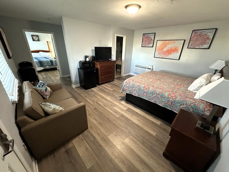 Pirates Cove Motel in Carolina Beach