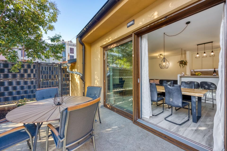 Balcony/Terrace, Dining area