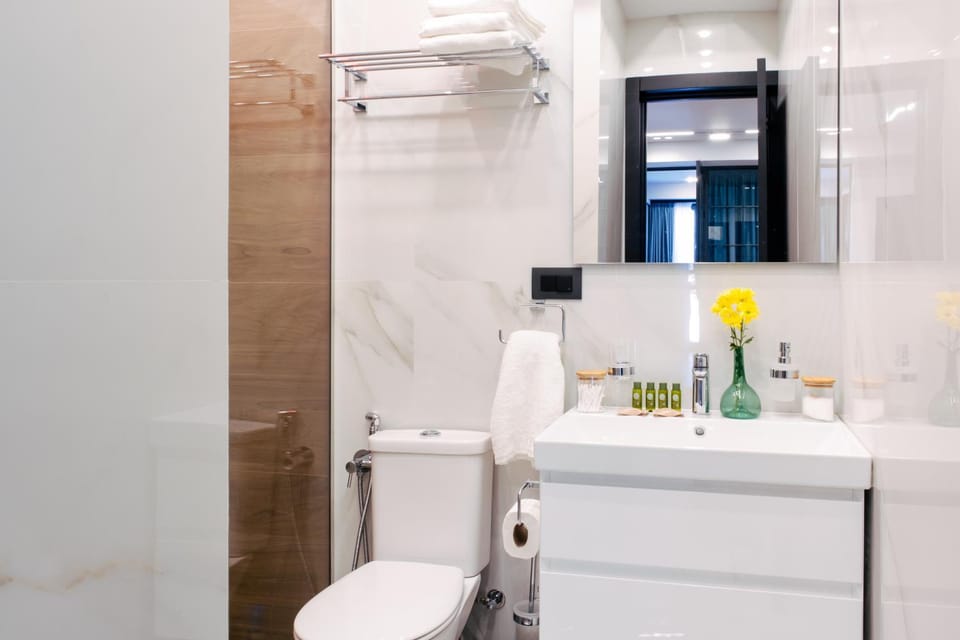 Shower, Toilet, Bathroom, towels