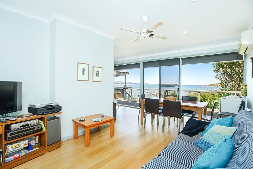 Seating area, Dining area, Sea view