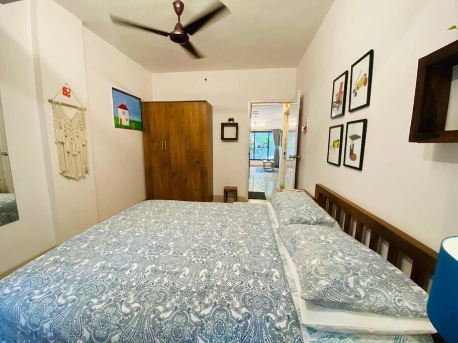Bed, Photo of the whole room, Bedroom, fireplace