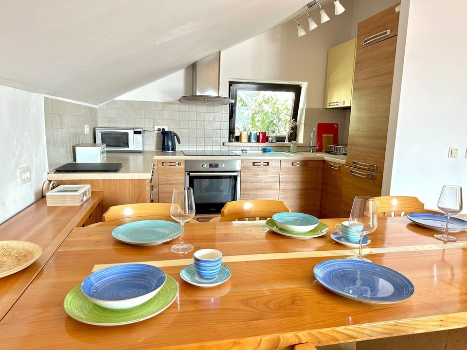 Coffee/tea facilities, Kitchen or kitchenette, Dining area, dishwasher, minibar, pet friendly, stove