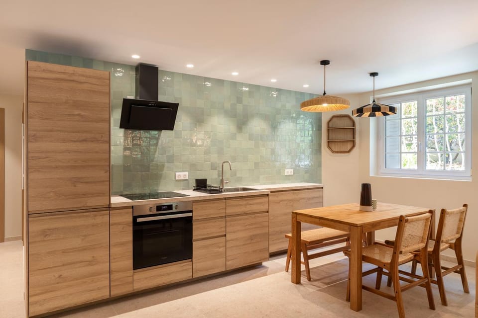 Kitchen or kitchenette