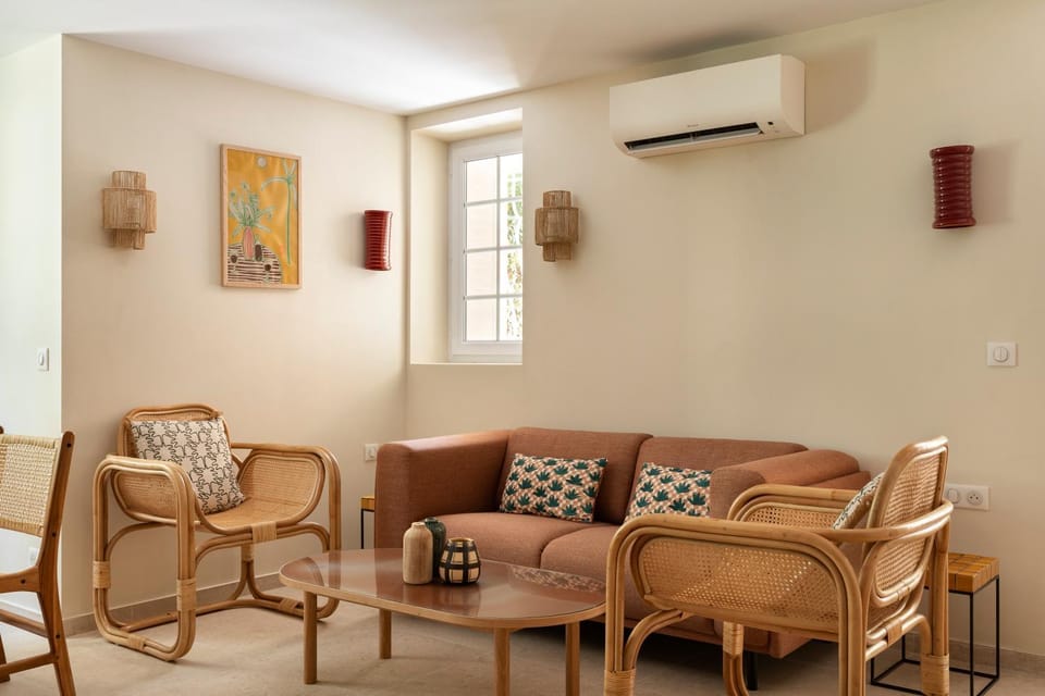 Living room, air conditioner
