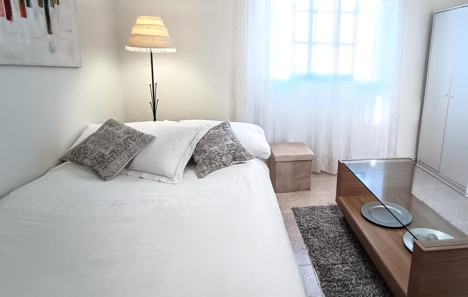 Bed, Living room