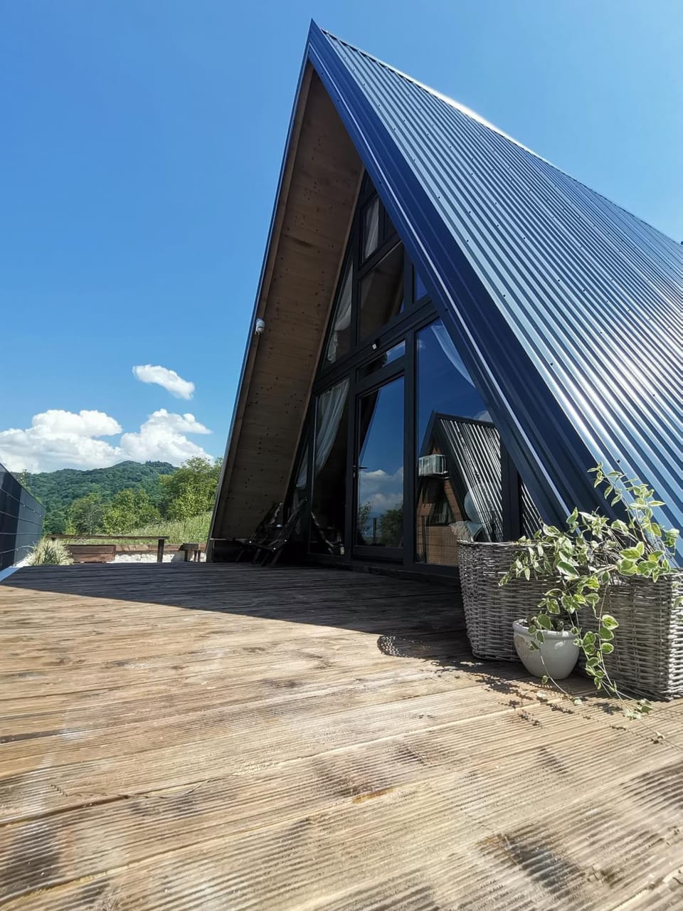 Property building, Day, Natural landscape, Balcony/Terrace