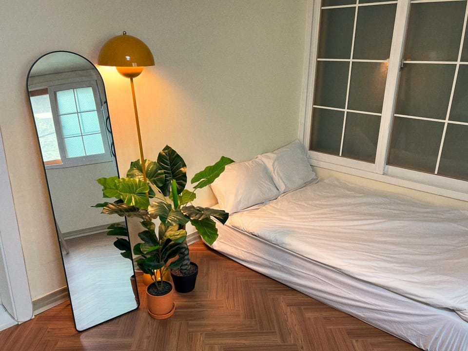 Jnineguesthouse Bed and Breakfast in Seoul
