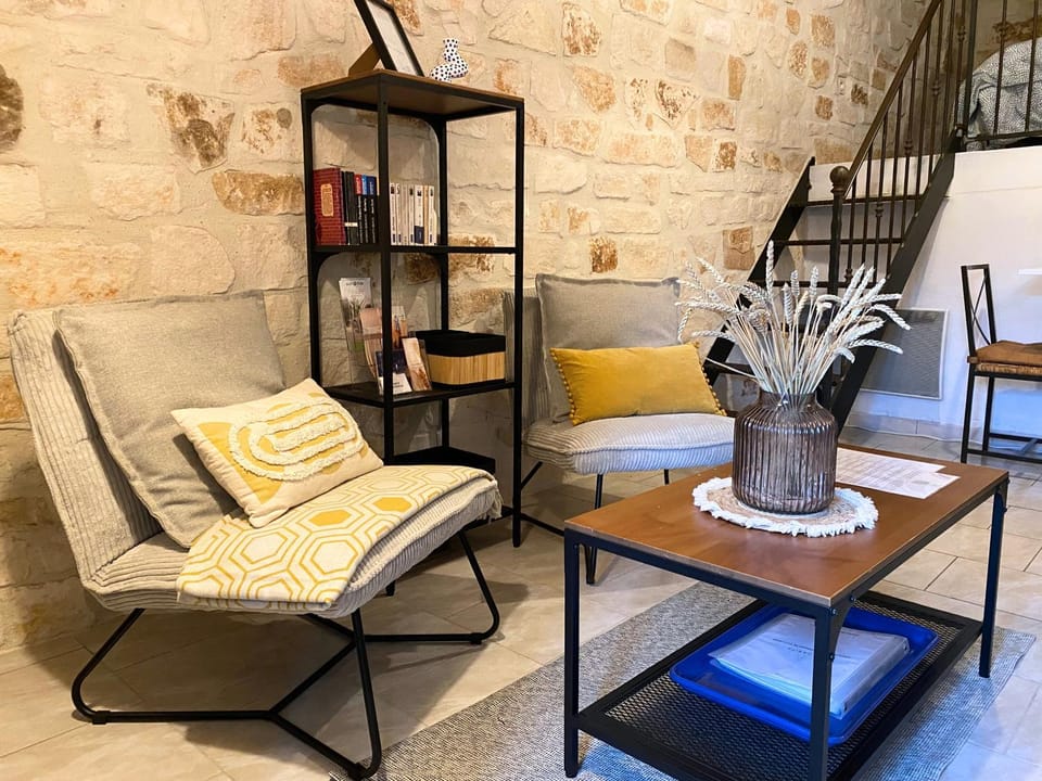 Library, Living room, Seating area