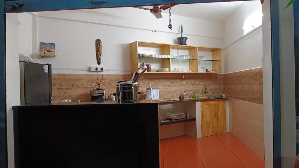 Abhi's cafe avaduthura kovalam Vacation rental in Thiruvananthapuram