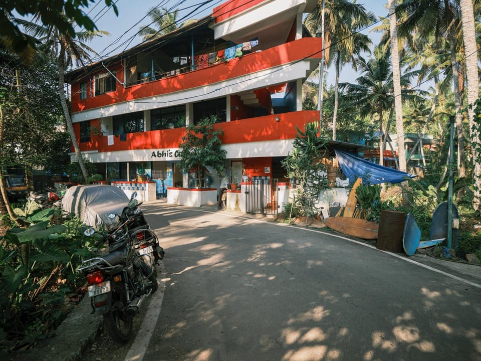 Abhi's cafe avaduthura kovalam Vacation rental in Thiruvananthapuram