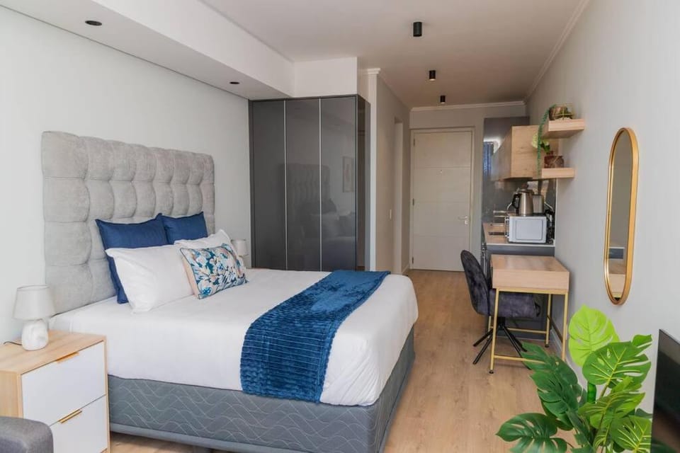 Luxe Cityscape @ Waterfall Ellipse Apartment in Sandton
