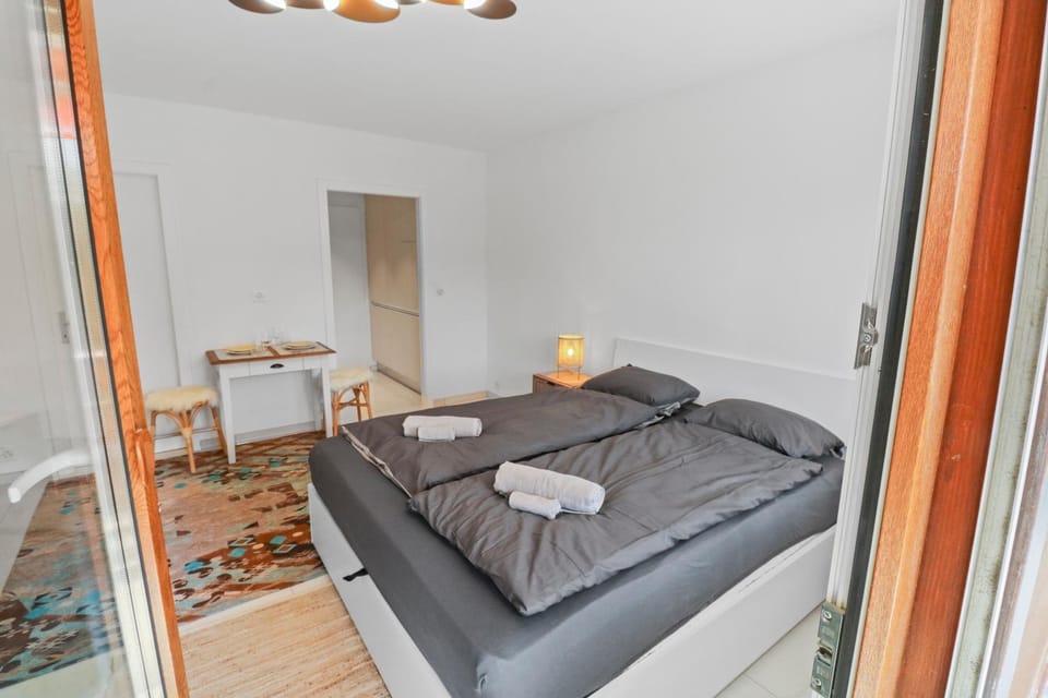 Bed, Photo of the whole room, Bedroom