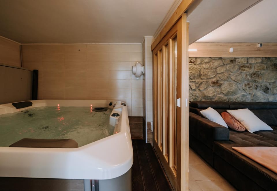 Hot Tub, Bath