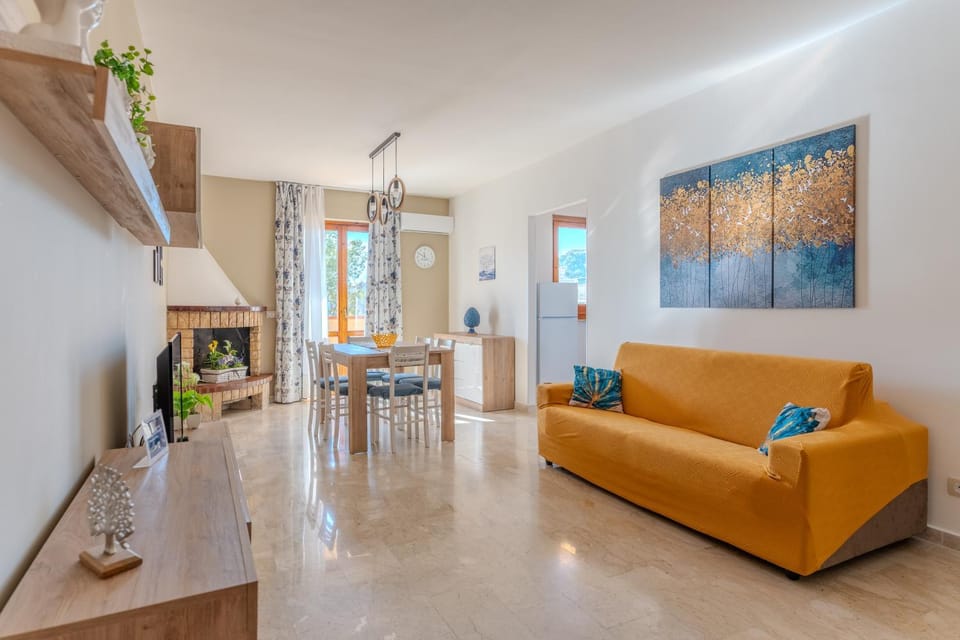 Bed, TV and multimedia, Living room, Seating area, Dining area, fireplace, air conditioner