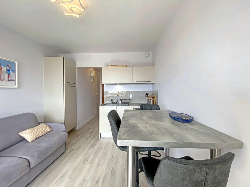 RÉF 170 - PLOEMEUR Fort-Bloqué studio avec balcon vue mer Apartment in Ploemeur