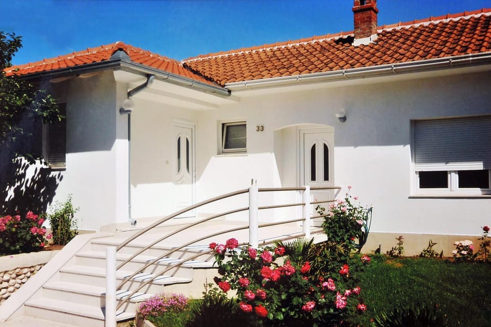 Patio, Facade/entrance, Balcony/Terrace