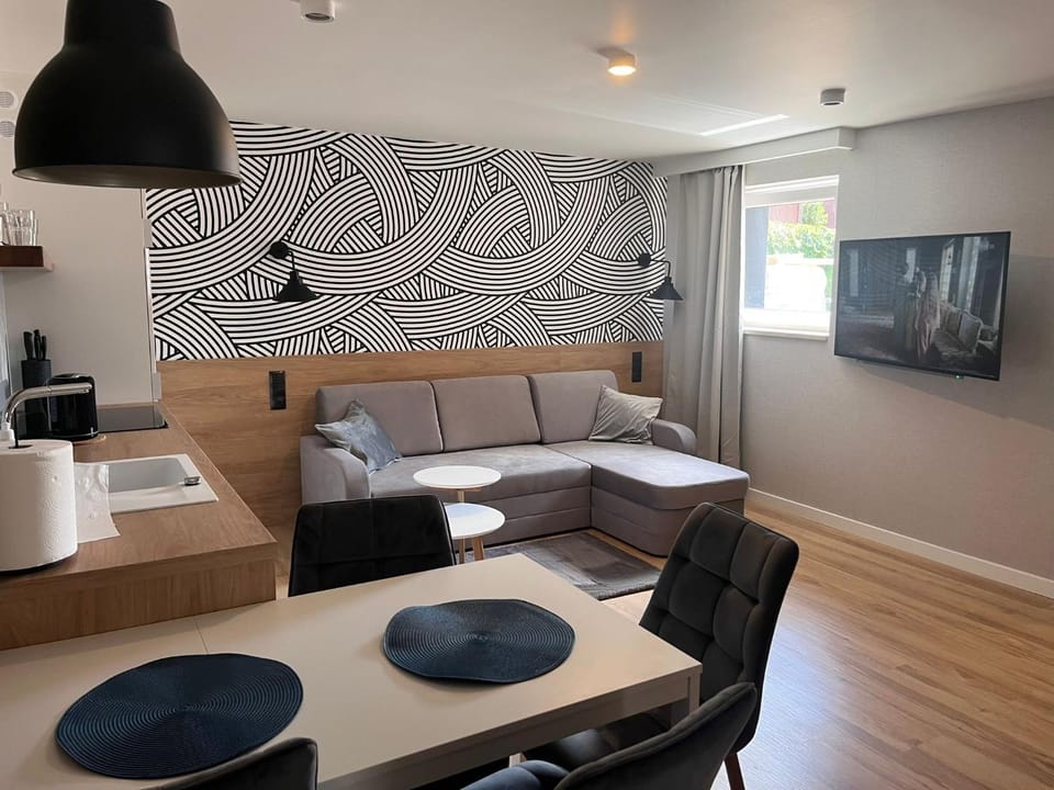 TV and multimedia, Living room, Seating area, Dining area