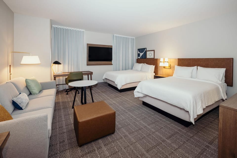 Bed, Seating area