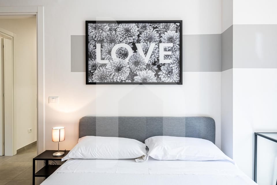 Bed, Photo of the whole room, Decorative detail, Bedroom