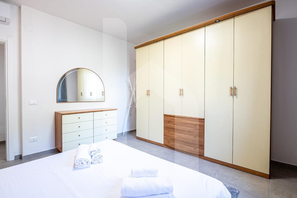 Bed, Photo of the whole room, Bedroom, towels, wardrobe