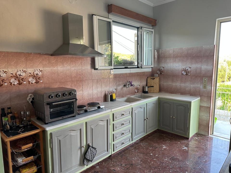 Coffee/tea facilities, pet friendly, stove, toaster