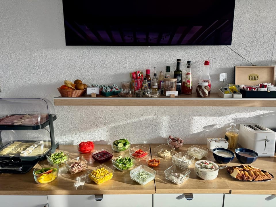 Food and drinks, Food, Breakfast, Continental breakfast, Buffet breakfast, Drinks