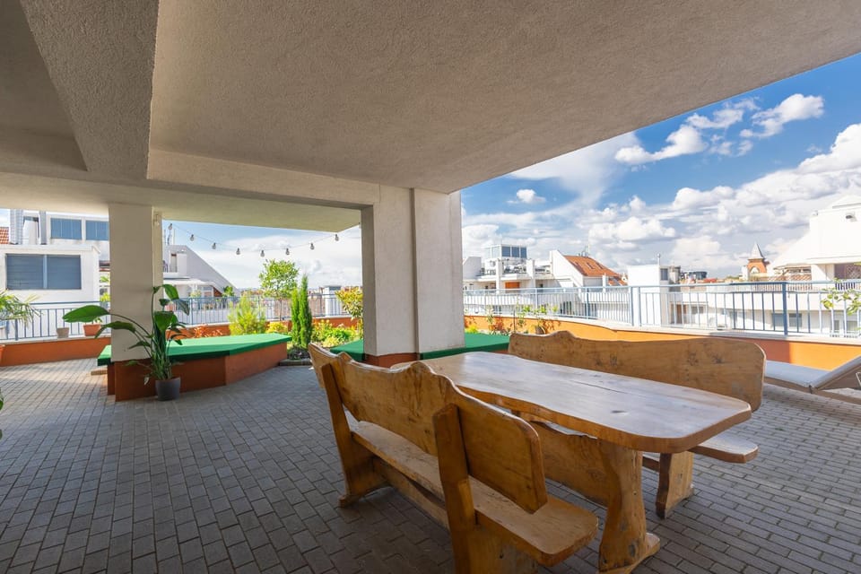 Property building, Garden, Business facilities, Breakfast