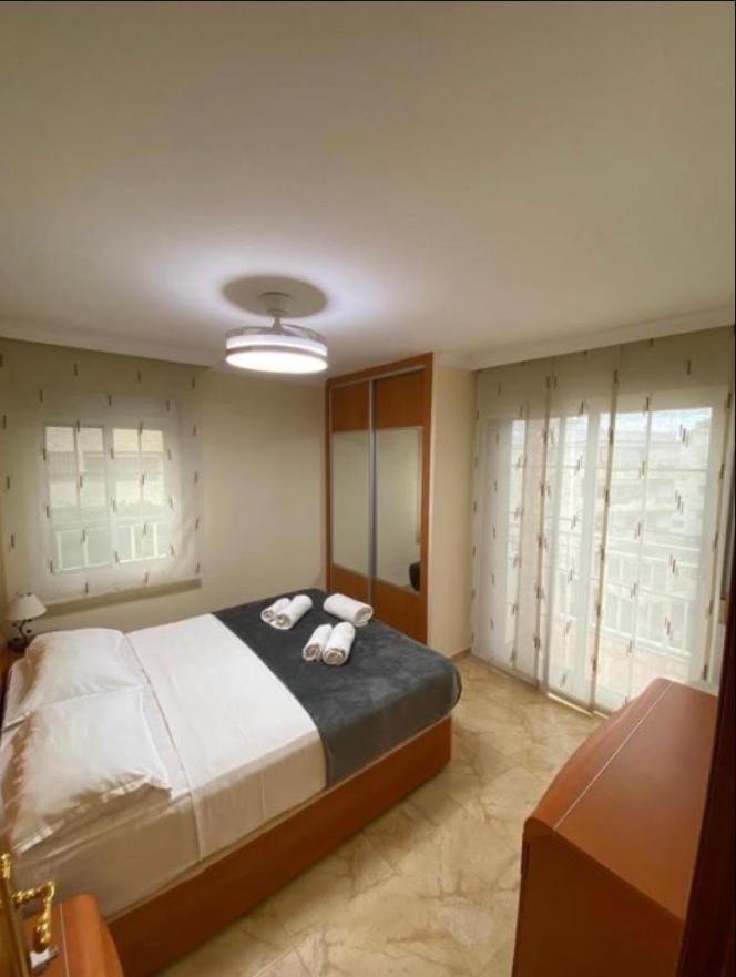 Bedroom, towels