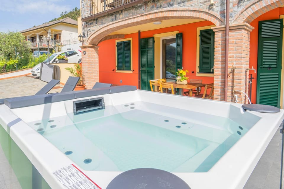 Hot Tub, sunbed
