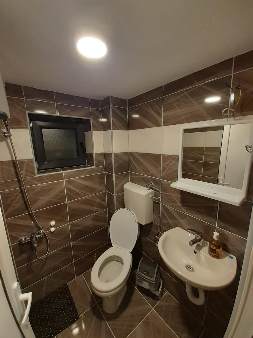 Shower, Toilet, towels