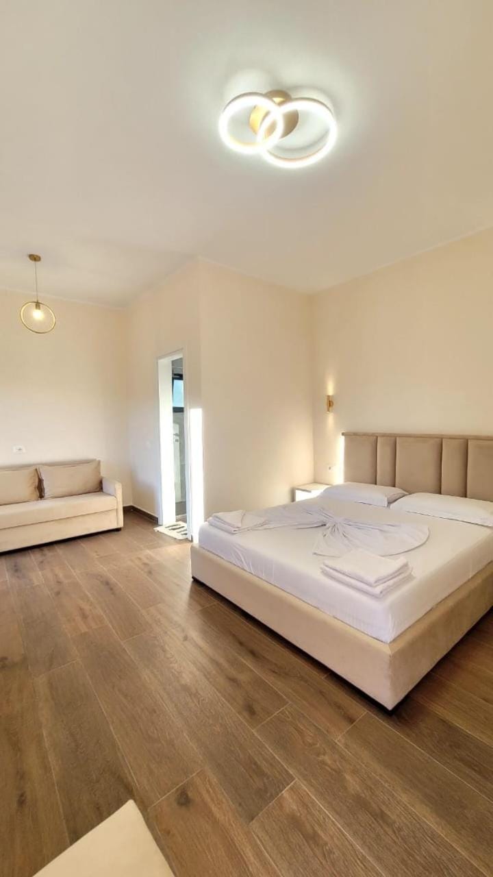 Bed, Photo of the whole room, Seating area, Bedroom