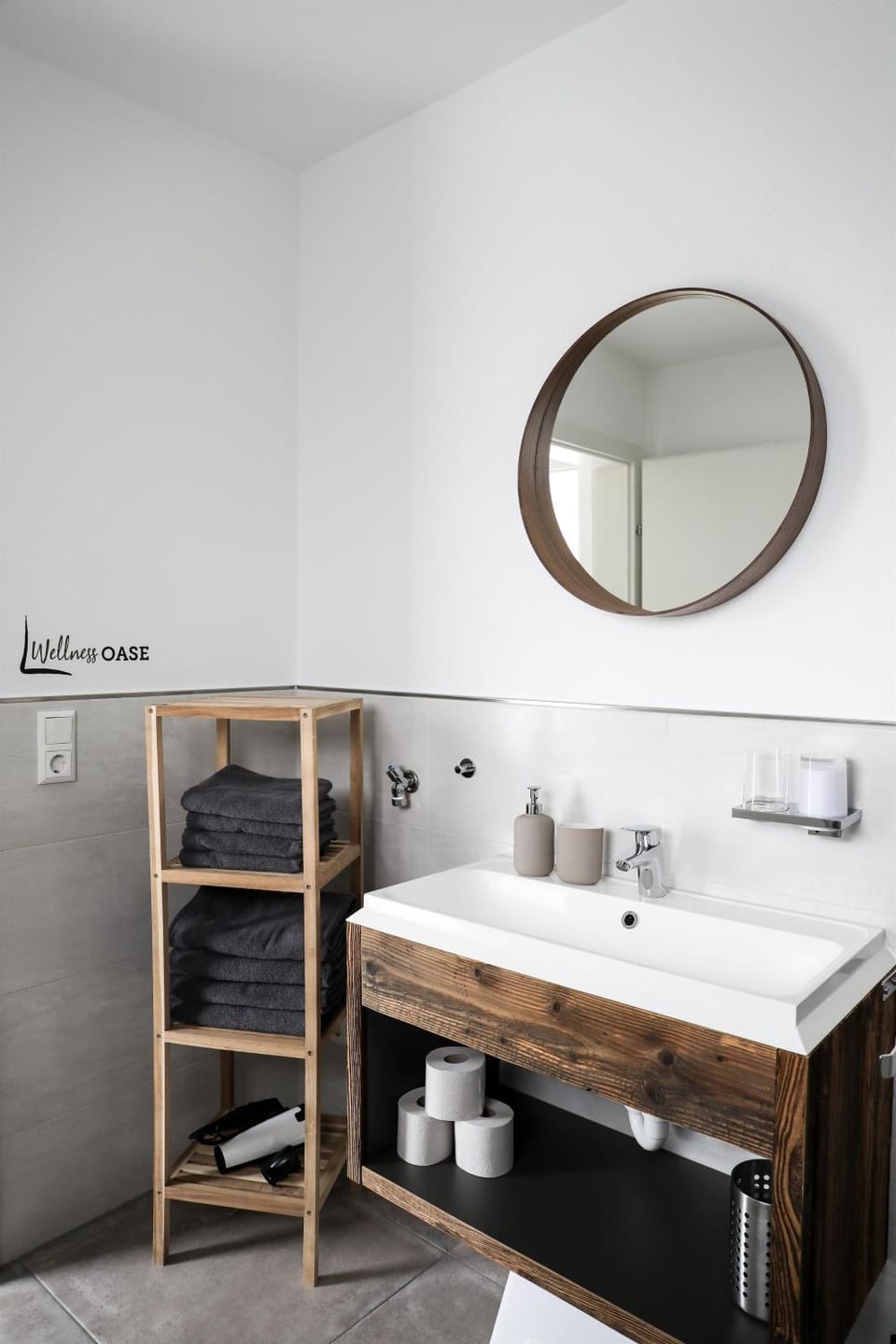 Bathroom, towels
