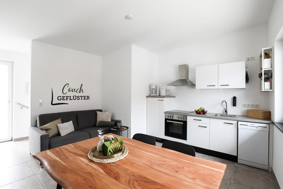 Kitchen or kitchenette, Seating area, Dining area