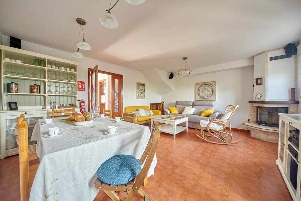 Seating area, Dining area