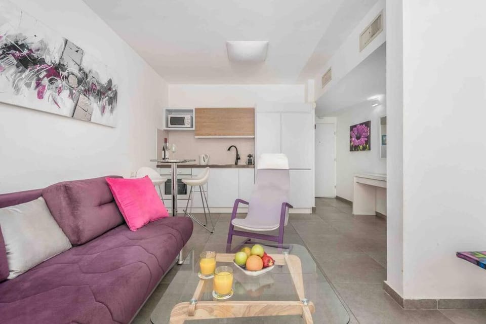 NEW Cosy 2BR and parking By Banana Beach Apartment in Tel Aviv-Yafo