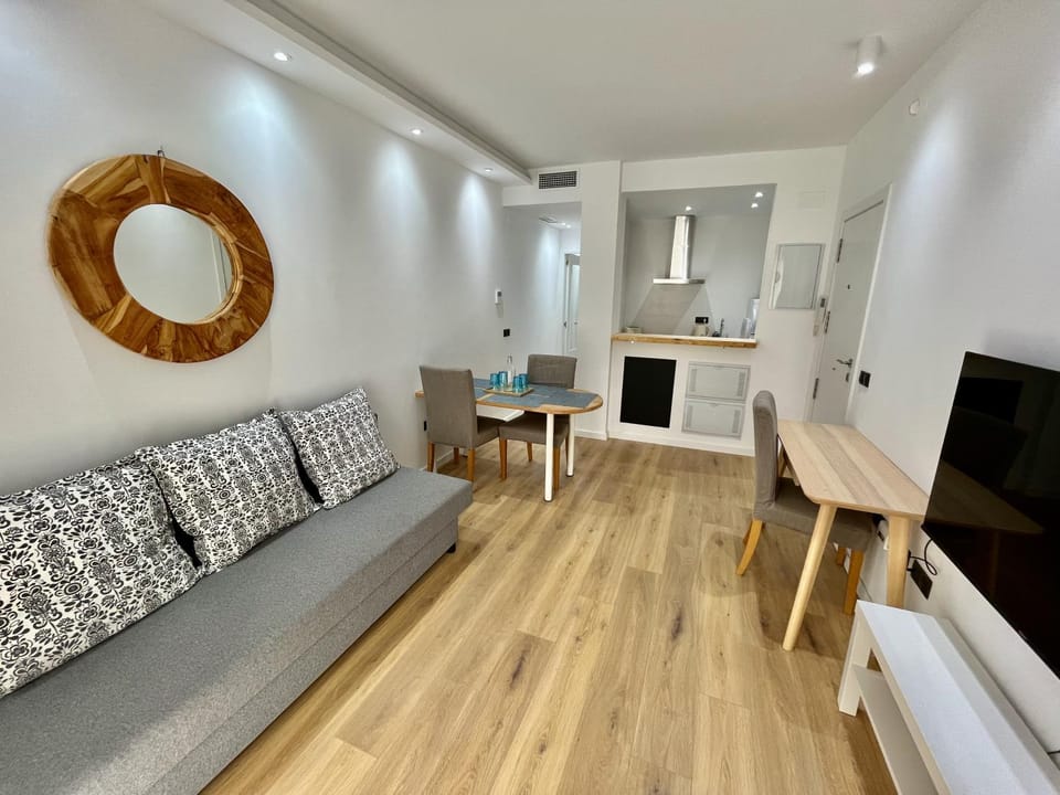 TV and multimedia, Lounge or bar, locker