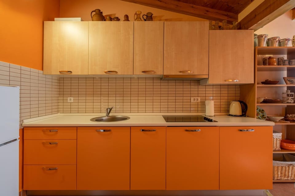Coffee/tea facilities, stove, kitchen