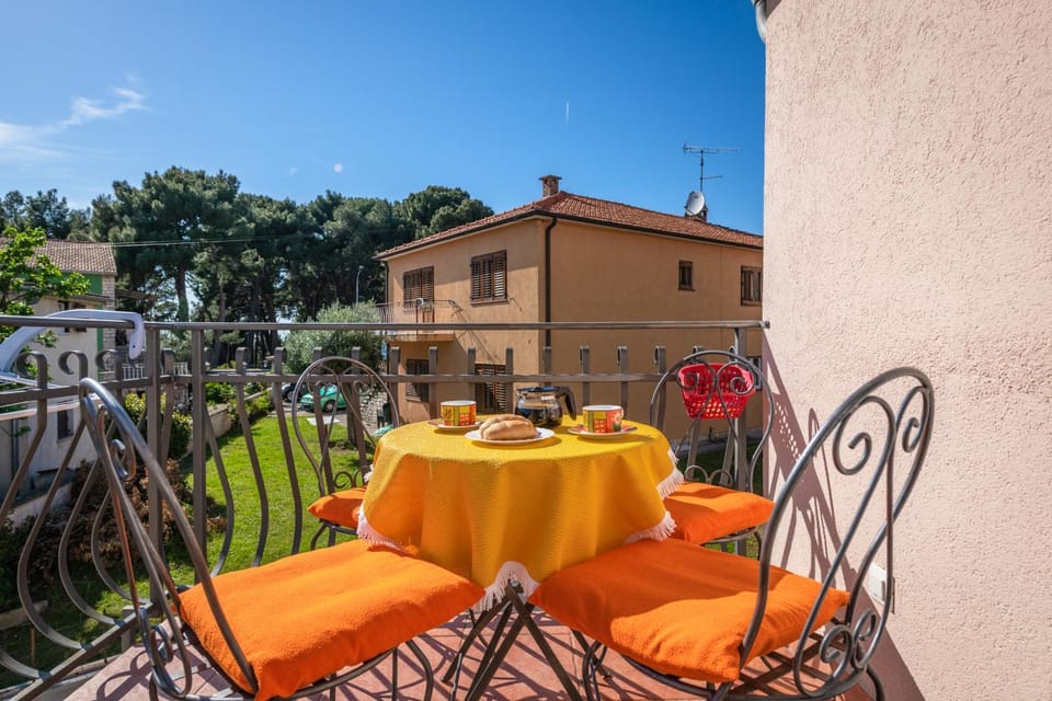 Day, Balcony/Terrace, Seating area, Inner courtyard view