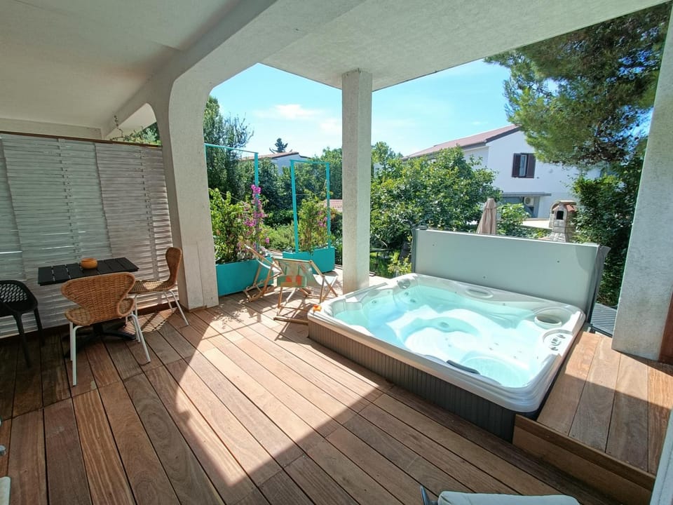 Day, Garden, Hot Tub, View (from property/room), sunbed