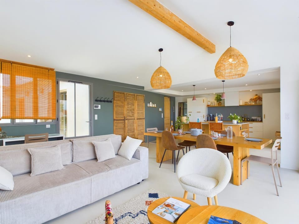 Villa d'architecte avec Piscine chauffée et jardin House in Rivedoux-Plage
